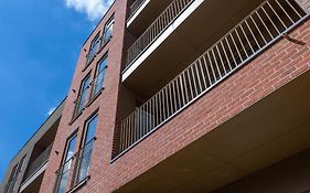Modern Apartments With Balcony In Merton Near Wimbledon By Sojo Stay