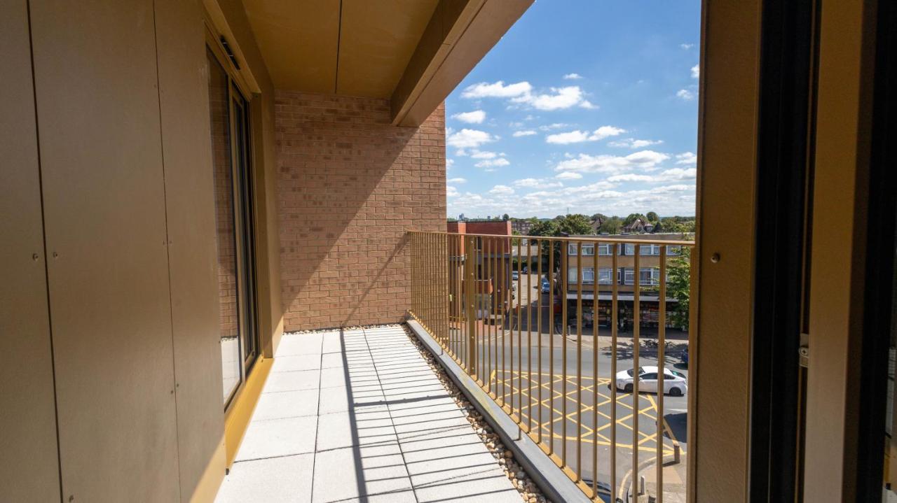 Modern Apartments With Balcony In Merton Near Wimbledon By Sojo Stay Mitcham Exterior photo