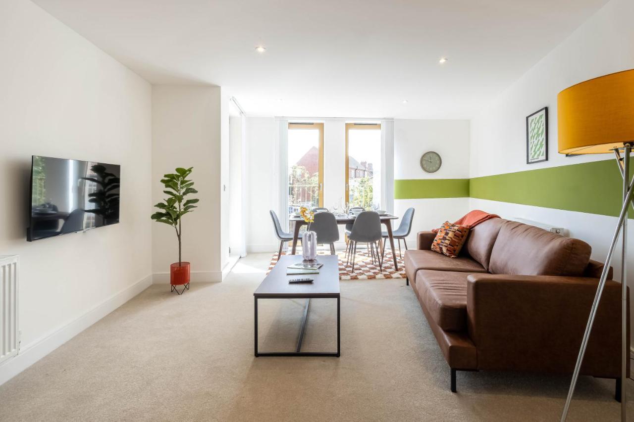 Modern Apartments With Balcony In Merton Near Wimbledon By Sojo Stay Mitcham Exterior photo