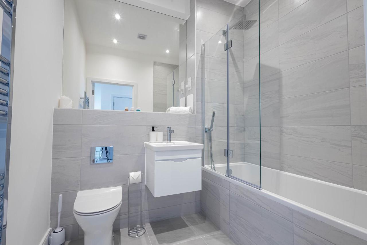 Modern Apartments With Balcony In Merton Near Wimbledon By Sojo Stay Mitcham Exterior photo