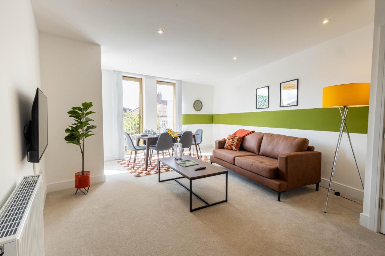Modern Apartments With Balcony In Merton Near Wimbledon By Sojo Stay Mitcham Exterior photo