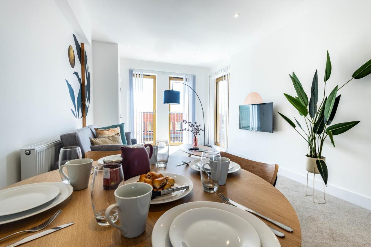 Modern Apartments With Balcony In Merton Near Wimbledon By Sojo Stay Mitcham Exterior photo