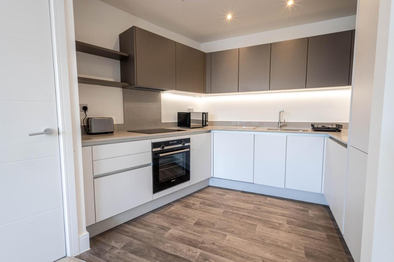 Modern Apartments With Balcony In Merton Near Wimbledon By Sojo Stay Mitcham Exterior photo