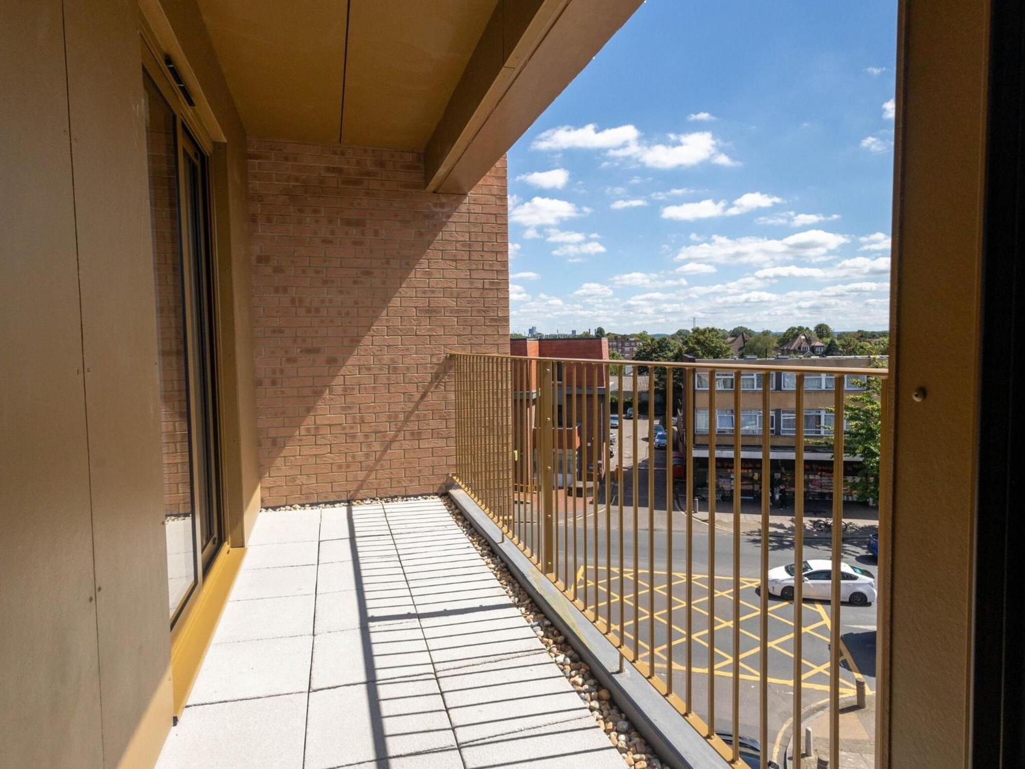 Modern Apartments With Balcony In Merton Near Wimbledon By Sojo Stay Mitcham Exterior photo